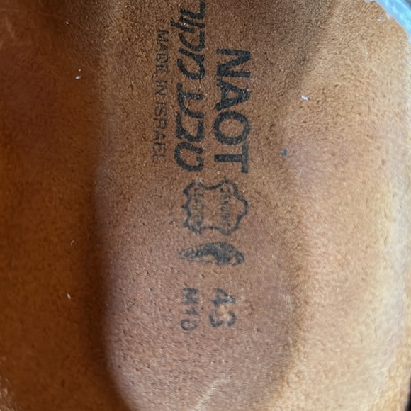 Naot Cream and Gold Sandals with Adjustable Straps. Size 43 - Picture 9 of 13